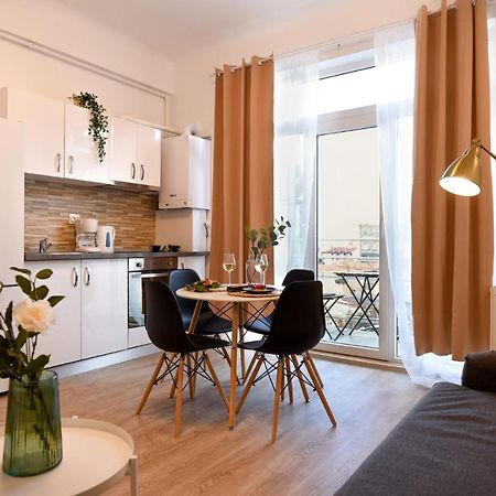 Cozy 1Br Escape - Apartment With Charming Balcony Near Universitate Бухарест Экстерьер фото