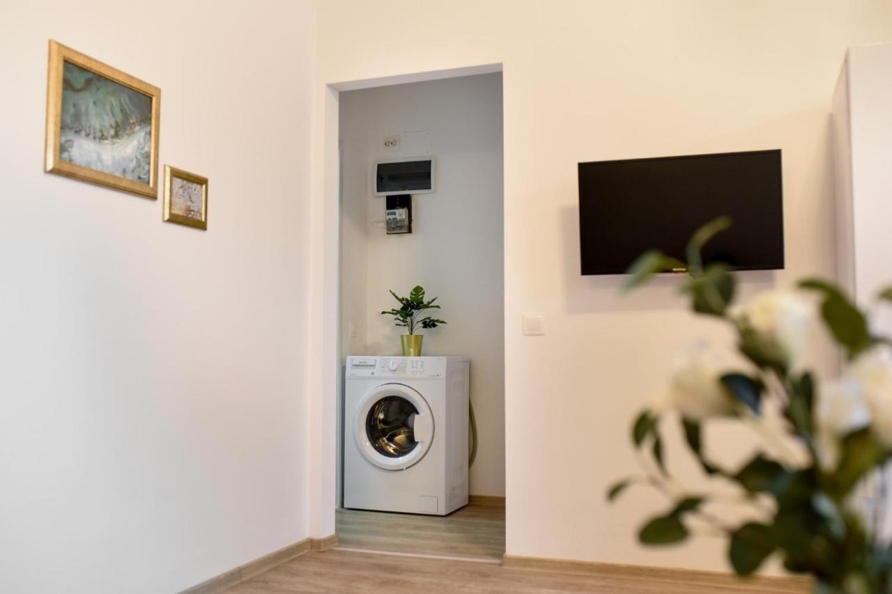 Cozy 1Br Escape - Apartment With Charming Balcony Near Universitate Бухарест Экстерьер фото