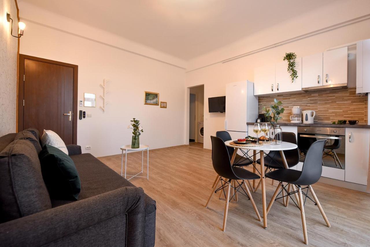 Cozy 1Br Escape - Apartment With Charming Balcony Near Universitate Бухарест Экстерьер фото