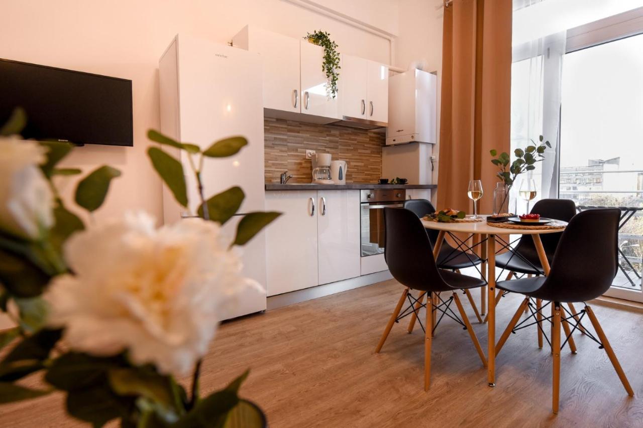 Cozy 1Br Escape - Apartment With Charming Balcony Near Universitate Бухарест Экстерьер фото