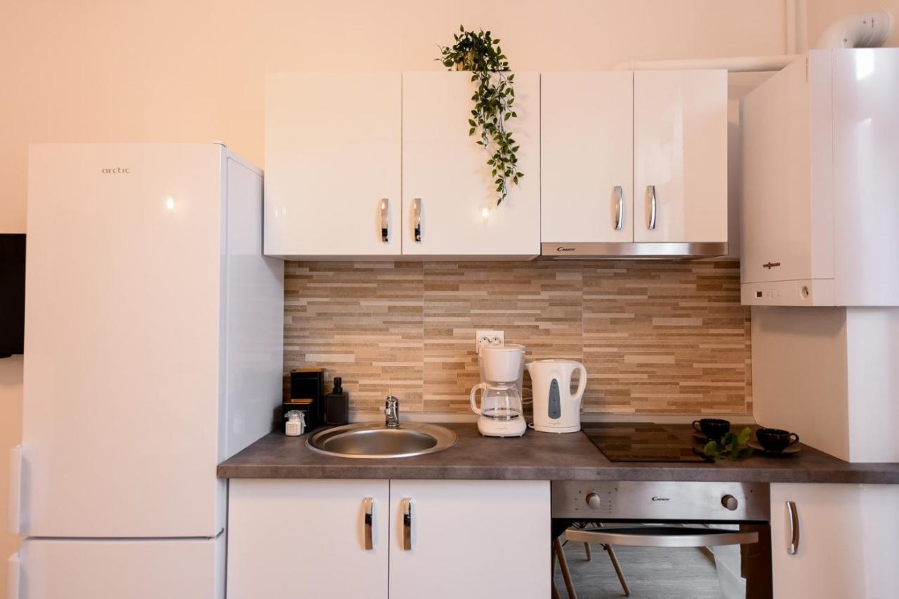 Cozy 1Br Escape - Apartment With Charming Balcony Near Universitate Бухарест Экстерьер фото