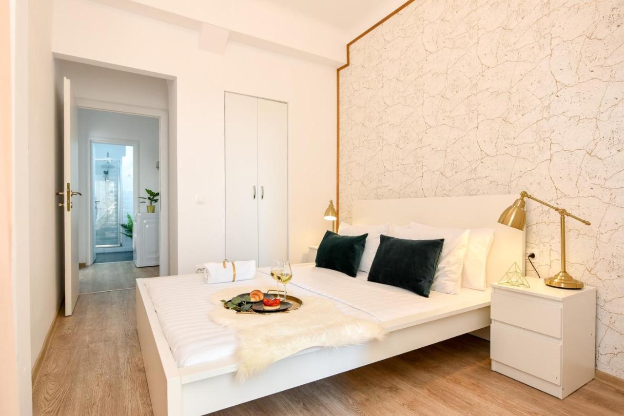 Cozy 1Br Escape - Apartment With Charming Balcony Near Universitate Бухарест Экстерьер фото