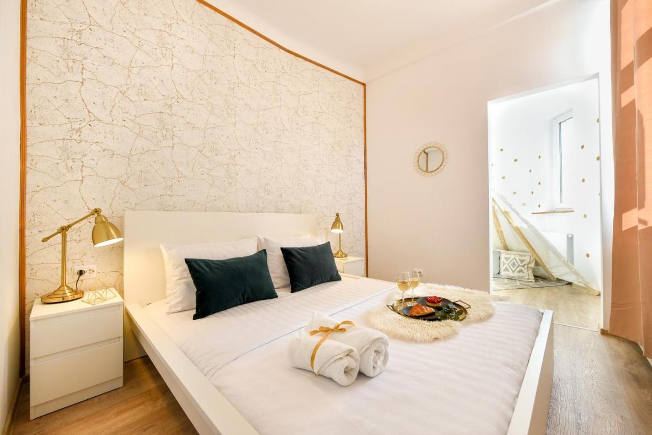 Cozy 1Br Escape - Apartment With Charming Balcony Near Universitate Бухарест Экстерьер фото