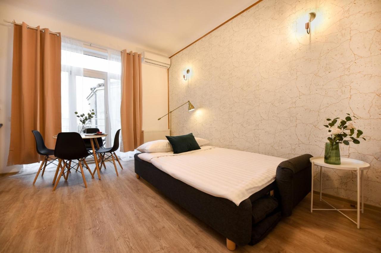 Cozy 1Br Escape - Apartment With Charming Balcony Near Universitate Бухарест Экстерьер фото