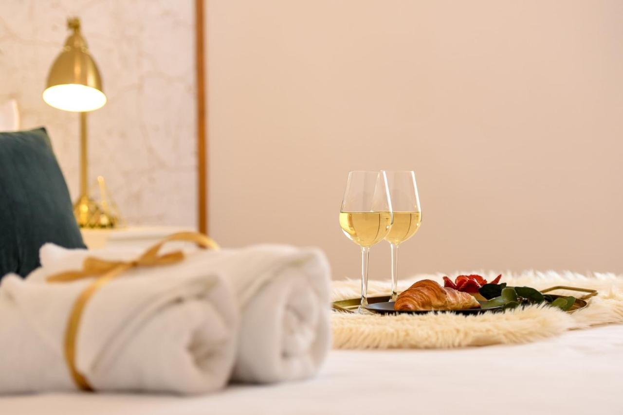 Cozy 1Br Escape - Apartment With Charming Balcony Near Universitate Бухарест Экстерьер фото